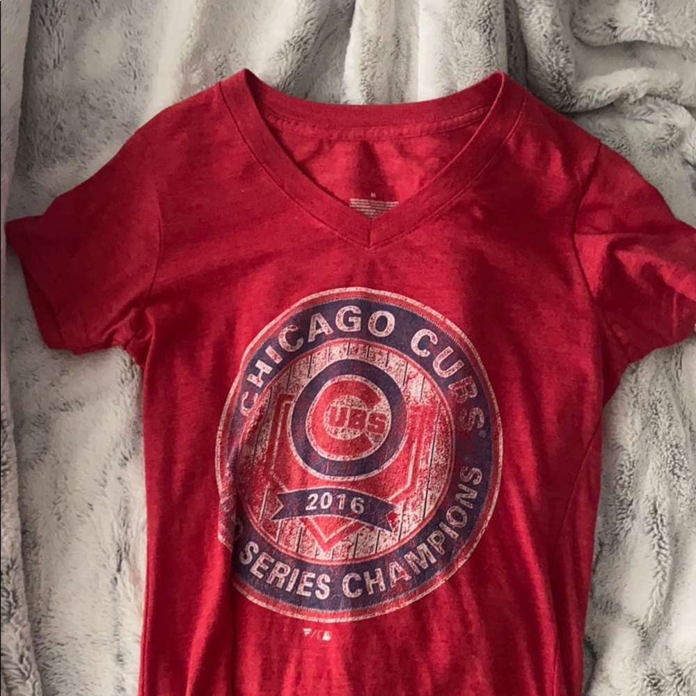 Chicago Cubs V-neck shirt